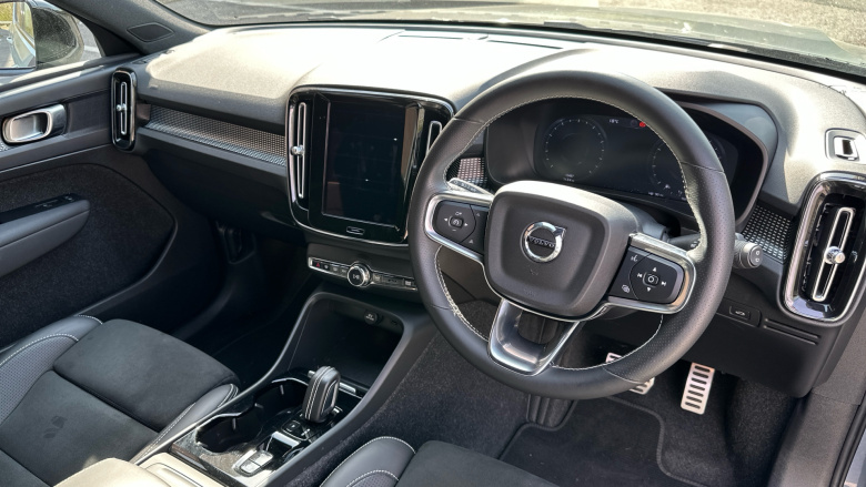 Volvo Xc40 2.0 B4P R DESIGN Pro 5dr Auto Petrol Estate